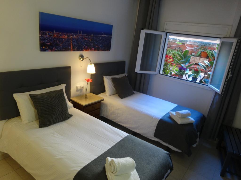 Hostal Lleida Barcelona Exterior photo