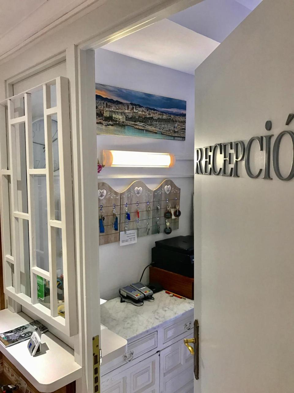 Hostal Lleida Barcelona Exterior photo
